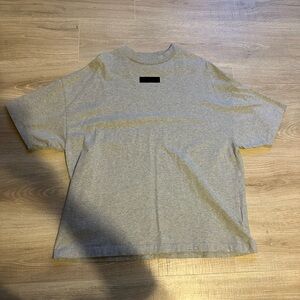 FEAR OF GOD ESSENTIALS MEN’S ESSENTIALS TEE - HEATHER GREY